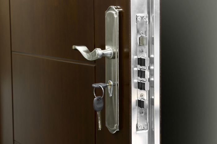 photo d'une porte avec une serrure multi points